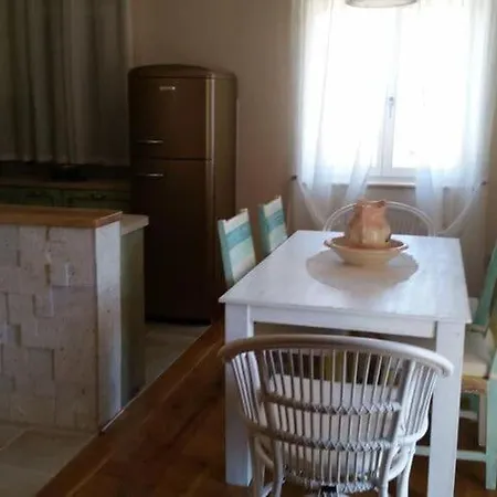Rustica St - Two-bedroom With Balcony And Shared Pool 1 Kat Appartamento Zara