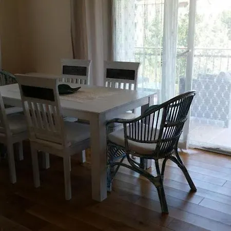 Apartamento Rustica St - Two-bedroom With Balcony And Shared Pool 1 Kat *