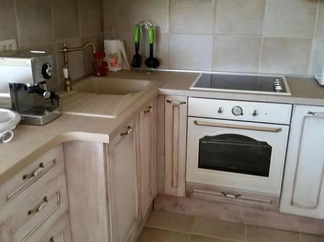 Rustica St - Two-bedroom With Balcony And Shared Pool 1 Kat 아파트 *