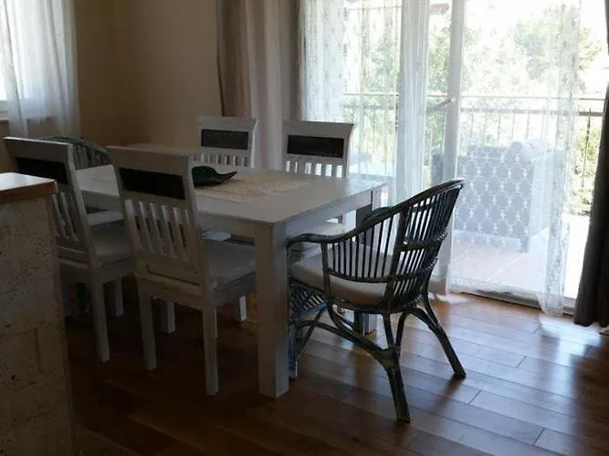 아파트 Rustica St - Two-bedroom With Balcony And Shared Pool 1 Kat *